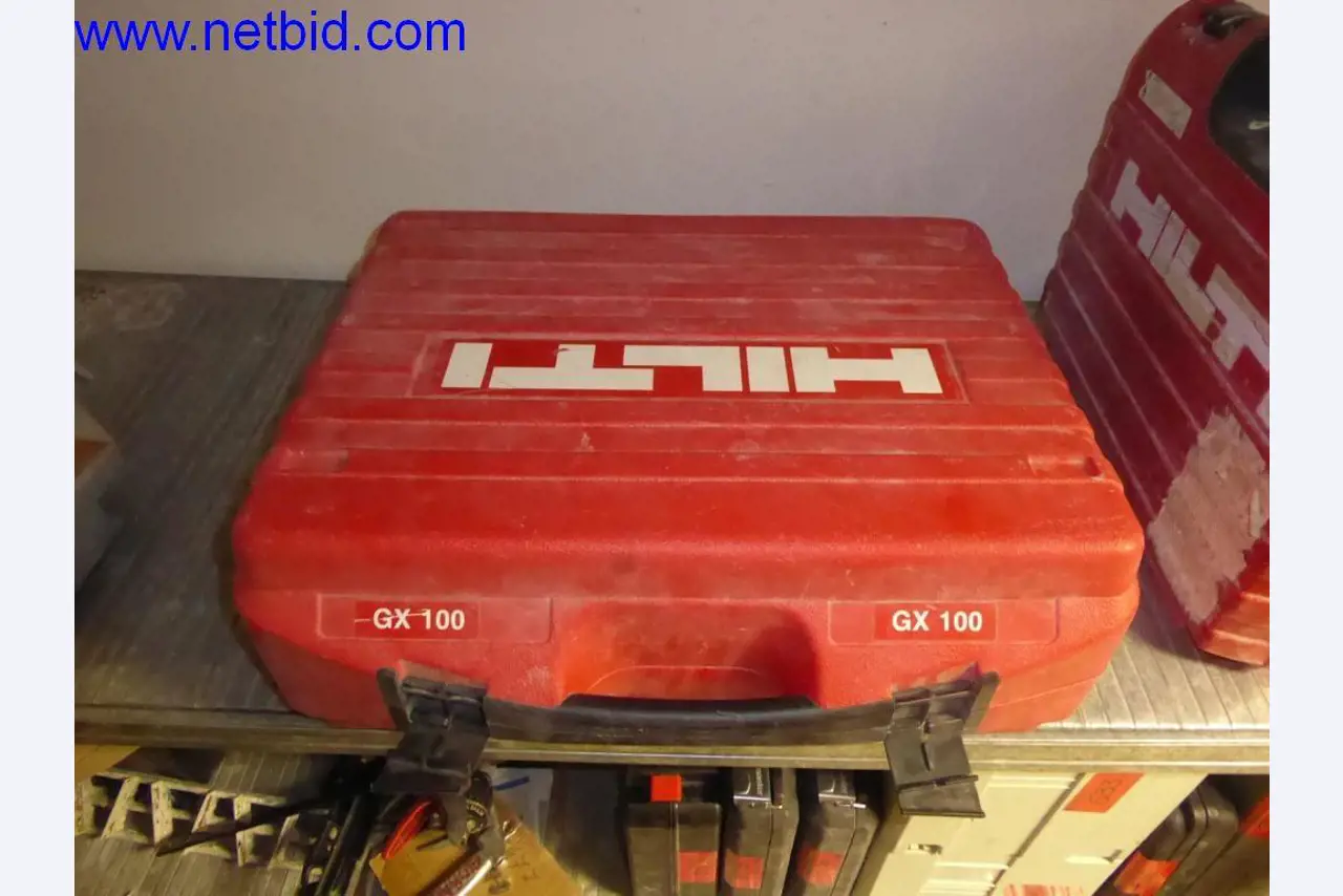 Dobře udržované stroje z oblasti interiérového designu a stavebnictví-3