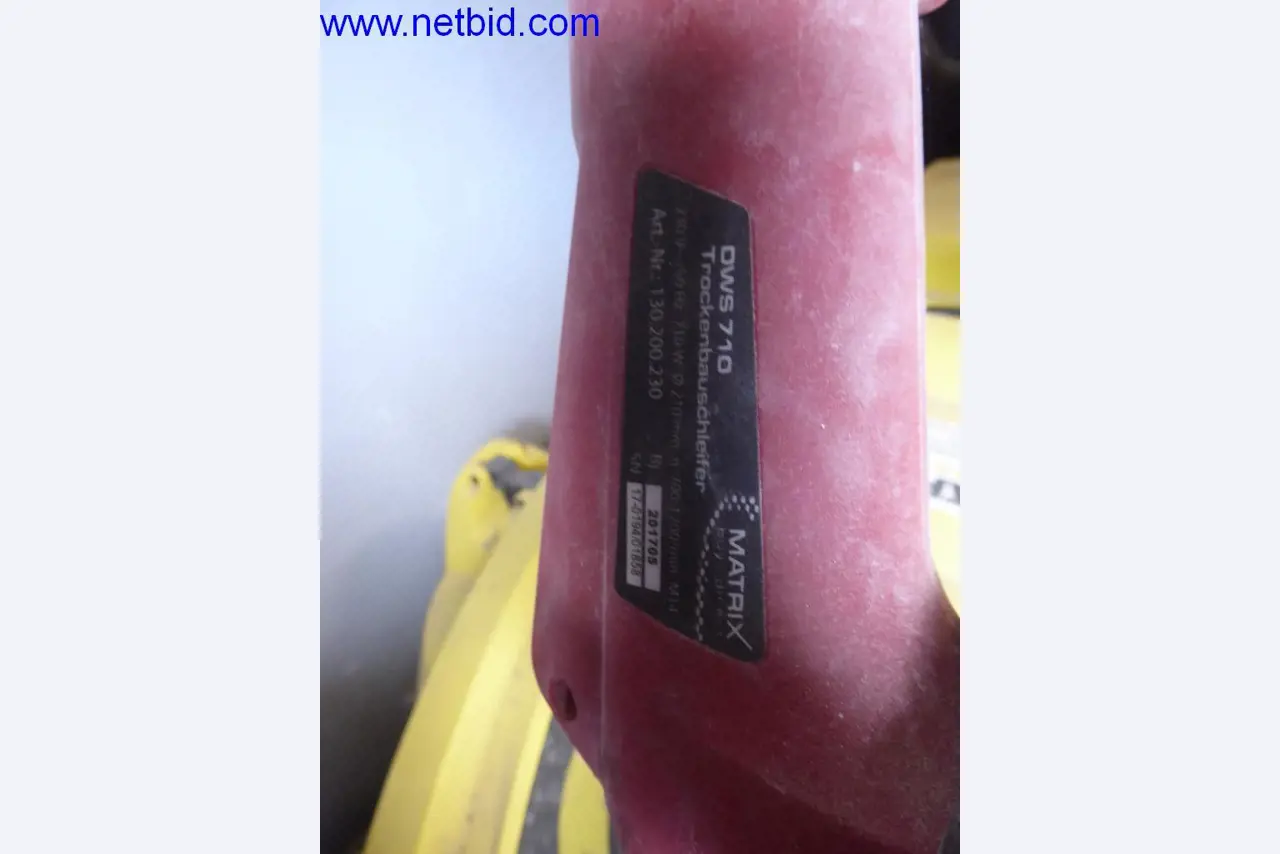 Dobrze utrzymane maszyny z sektora projektowania wnętrz i budownictwa-2