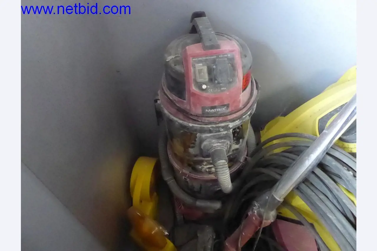 Dobrze utrzymane maszyny z sektora projektowania wnętrz i budownictwa-3