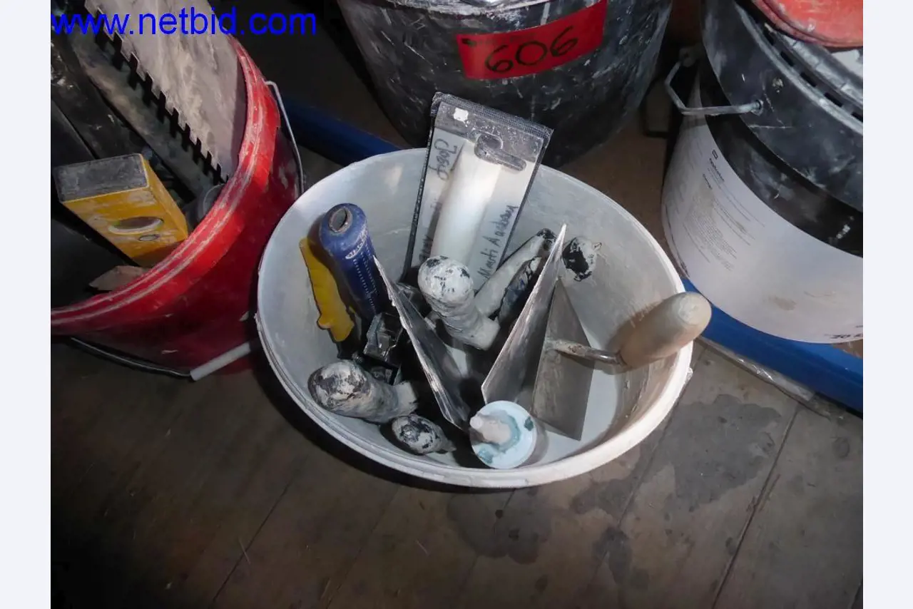 Dobře udržované stroje z oblasti interiérového designu a stavebnictví-3