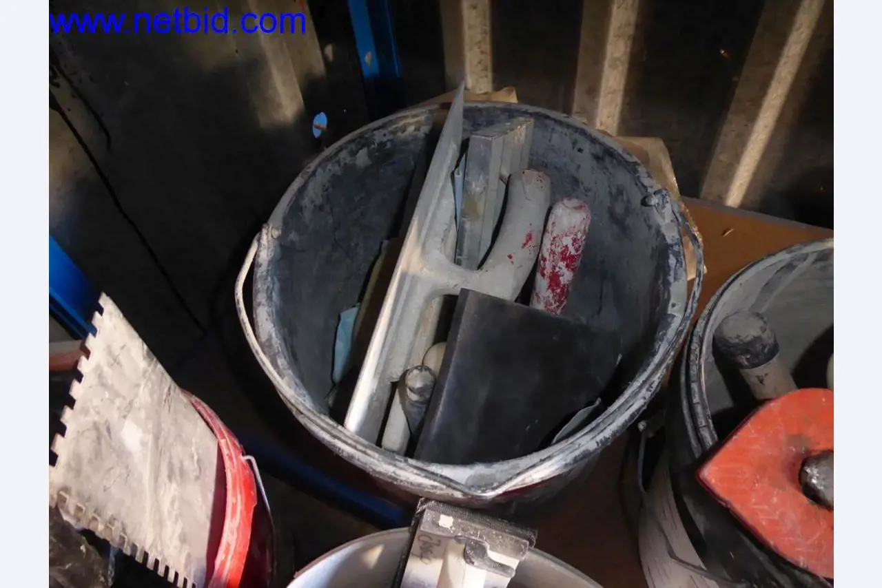 Dobře udržované stroje z oblasti interiérového designu a stavebnictví-4