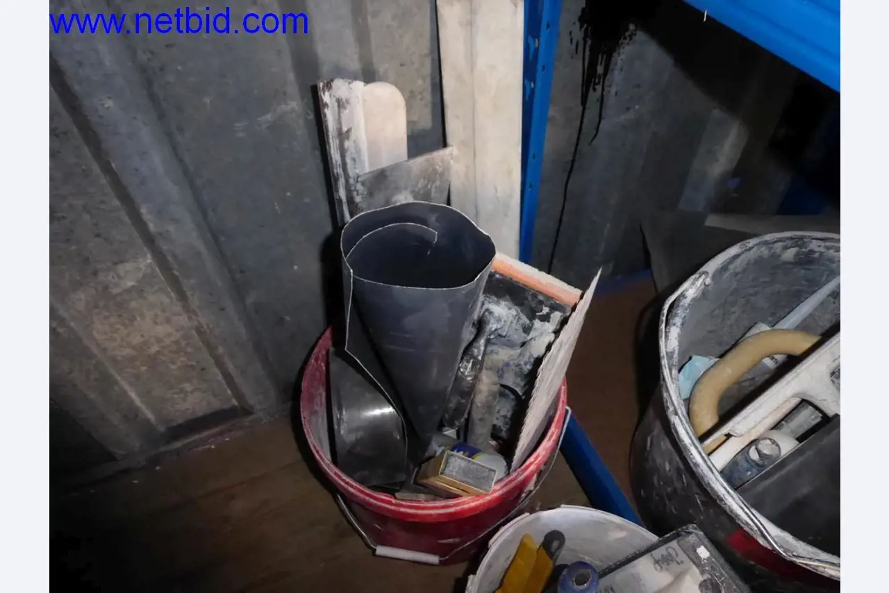 Dobře udržované stroje z oblasti interiérového designu a stavebnictví-5