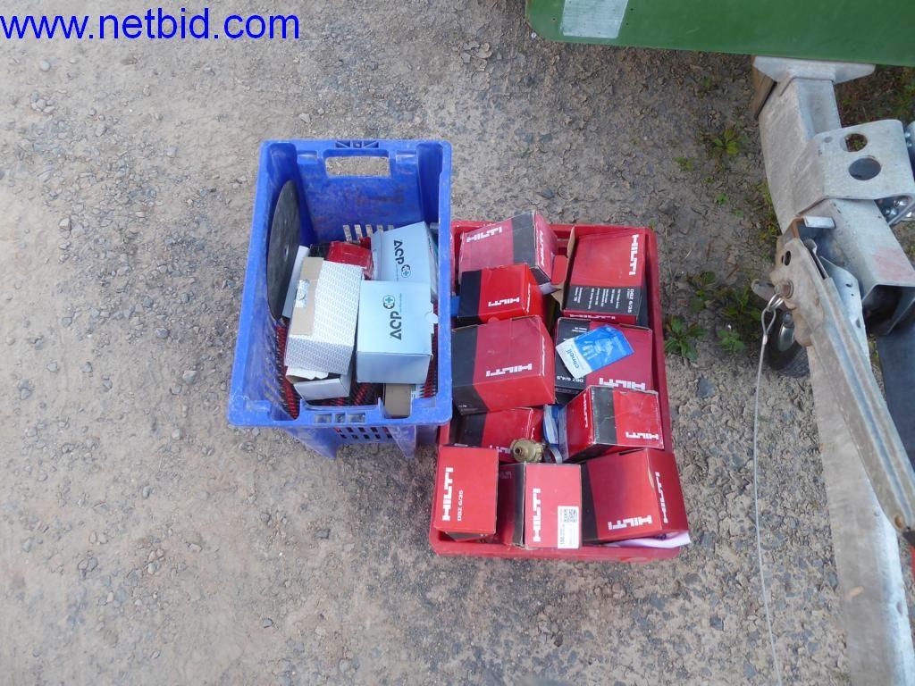 Dobře udržované stroje z oblasti interiérového designu a stavebnictví-15