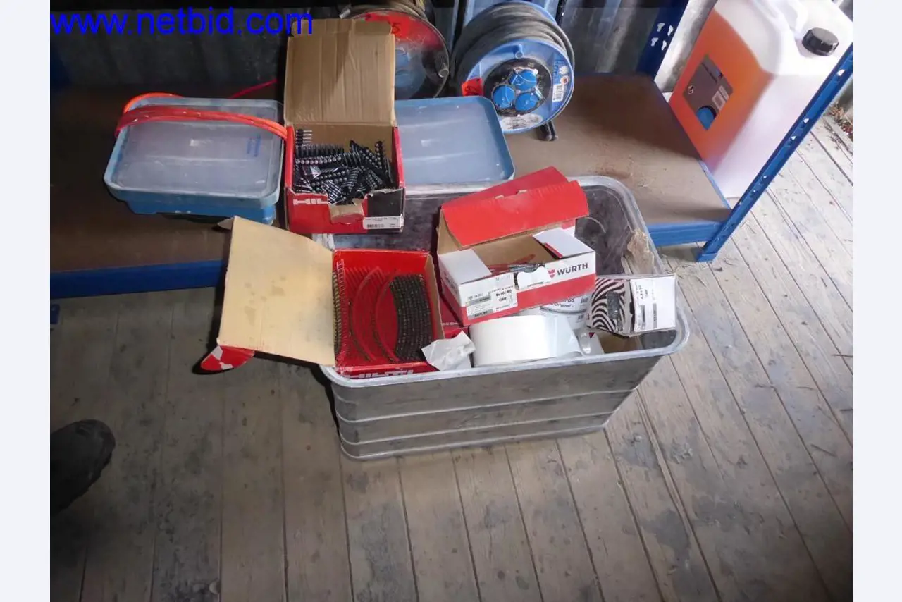 Dobrze utrzymane maszyny z sektora projektowania wnętrz i budownictwa-1