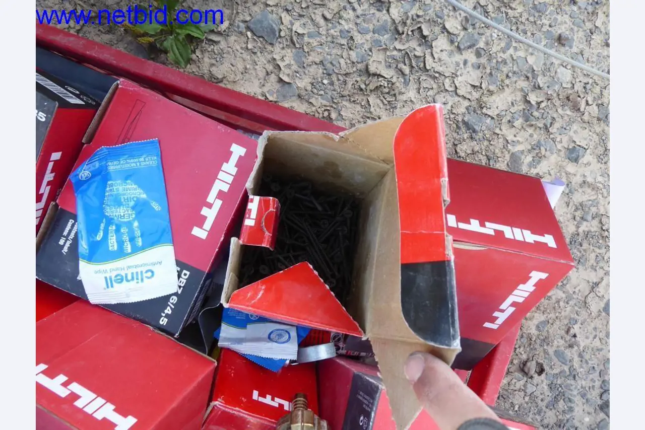 Dobrze utrzymane maszyny z sektora projektowania wnętrz i budownictwa-4