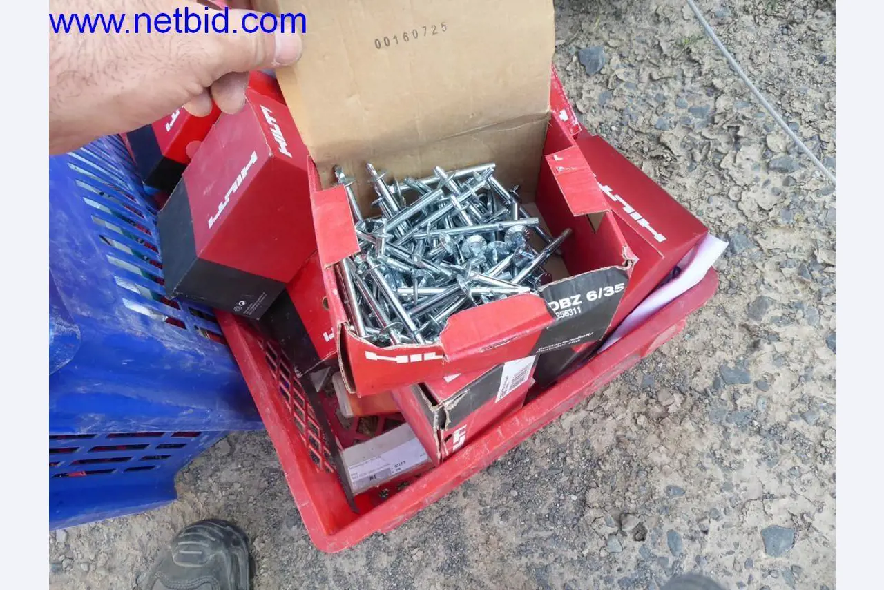 Dobrze utrzymane maszyny z sektora projektowania wnętrz i budownictwa-6