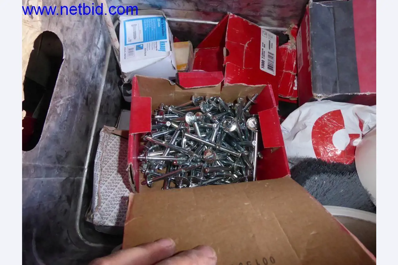 Dobrze utrzymane maszyny z sektora projektowania wnętrz i budownictwa-9