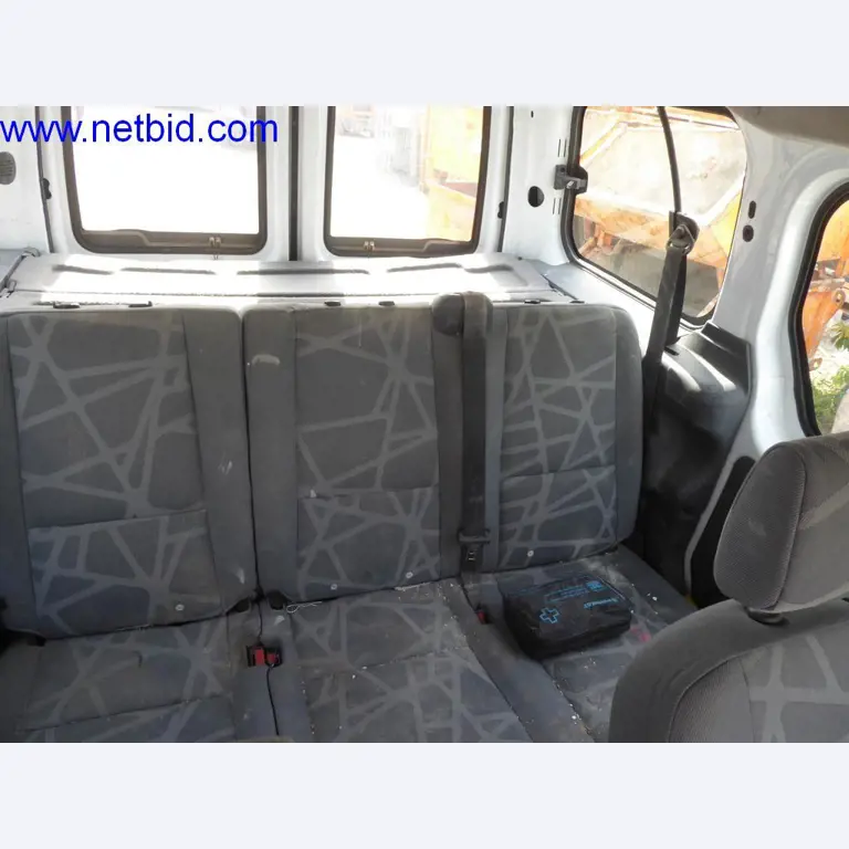 Dobře udržované stroje z oblasti interiérového designu a stavebnictví-4