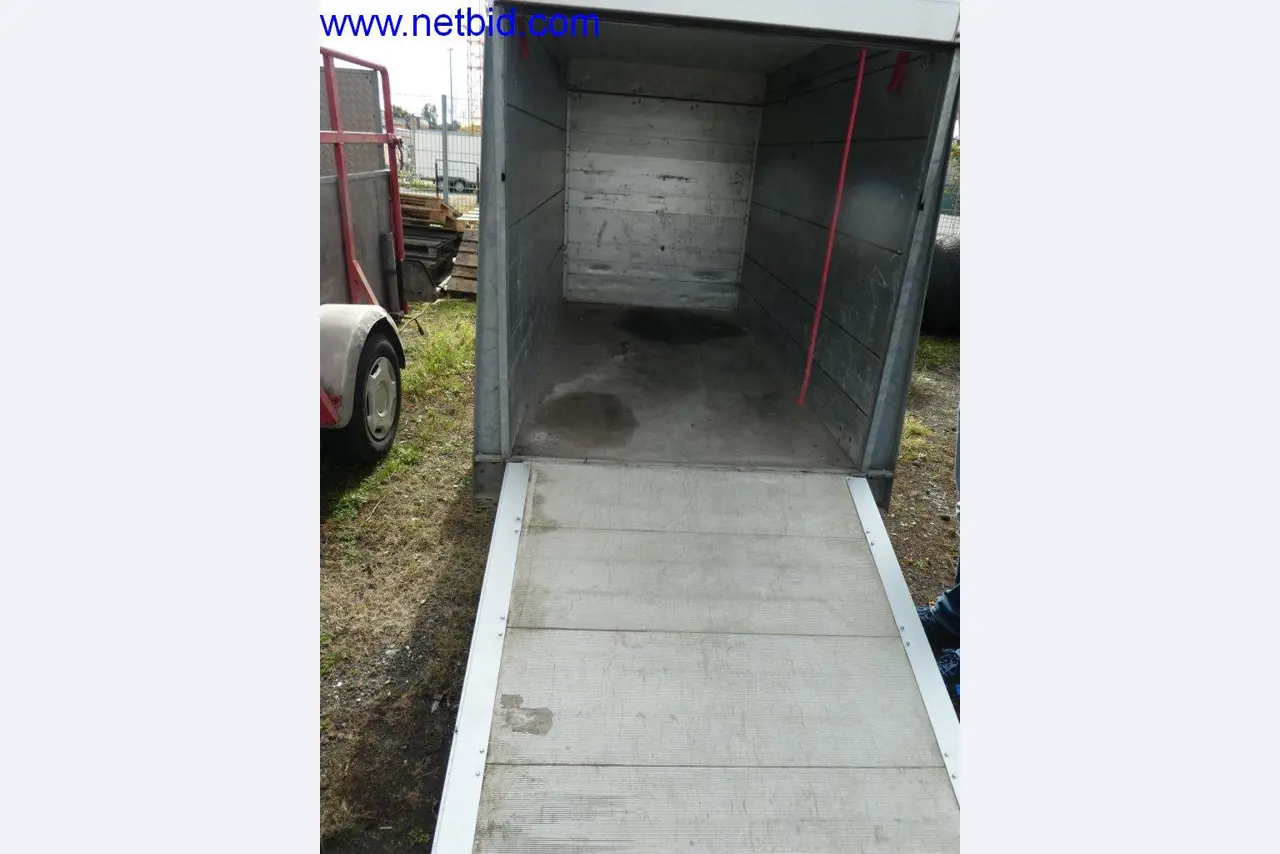 Dobře udržované stroje z oblasti interiérového designu a stavebnictví-5