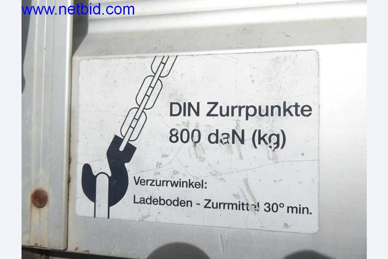 Dobře udržované stroje z oblasti interiérového designu a stavebnictví-11