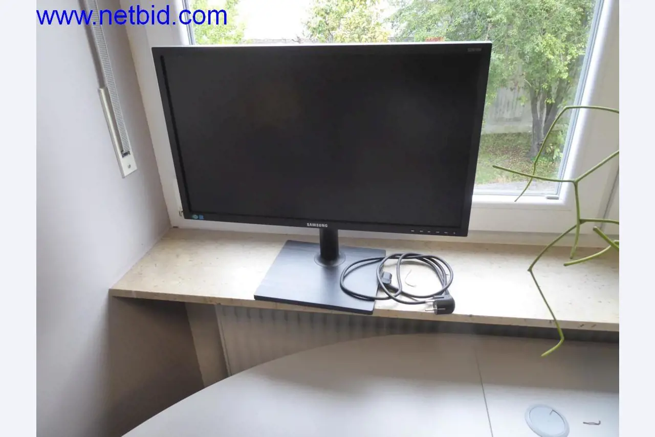 Maszyny budowlane, pojazdy, sprzęt biurowy, kontenery biurowe-2