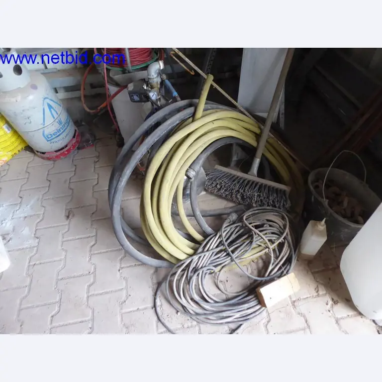 Maszyny budowlane, pojazdy, sprzęt biurowy, kontenery biurowe-3