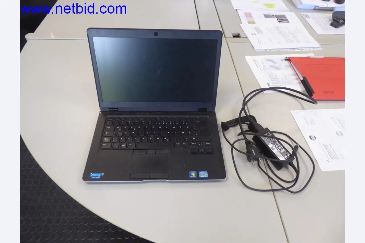 Maszyny budowlane, pojazdy, sprzęt biurowy, kontenery biurowe-1