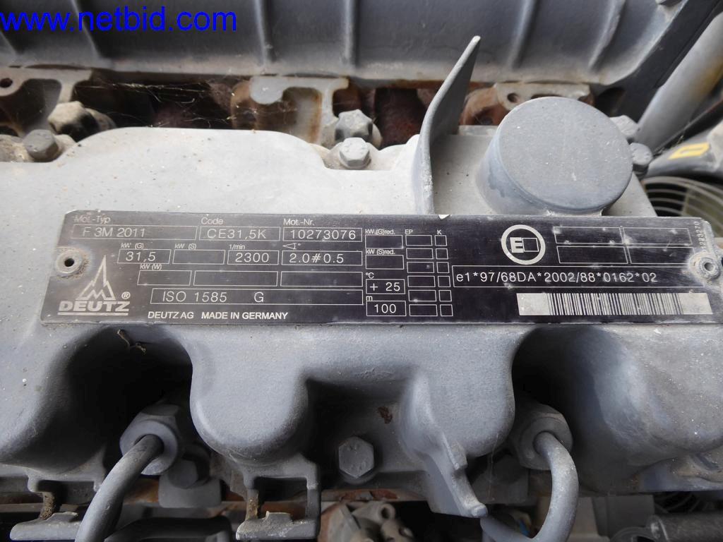 Maszyny budowlane, pojazdy, sprzęt biurowy, kontenery biurowe-11