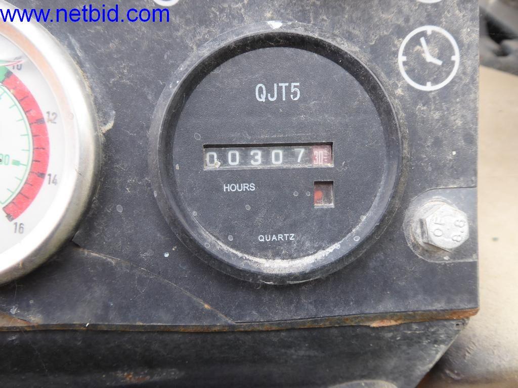 Maszyny budowlane, pojazdy, sprzęt biurowy, kontenery biurowe-9