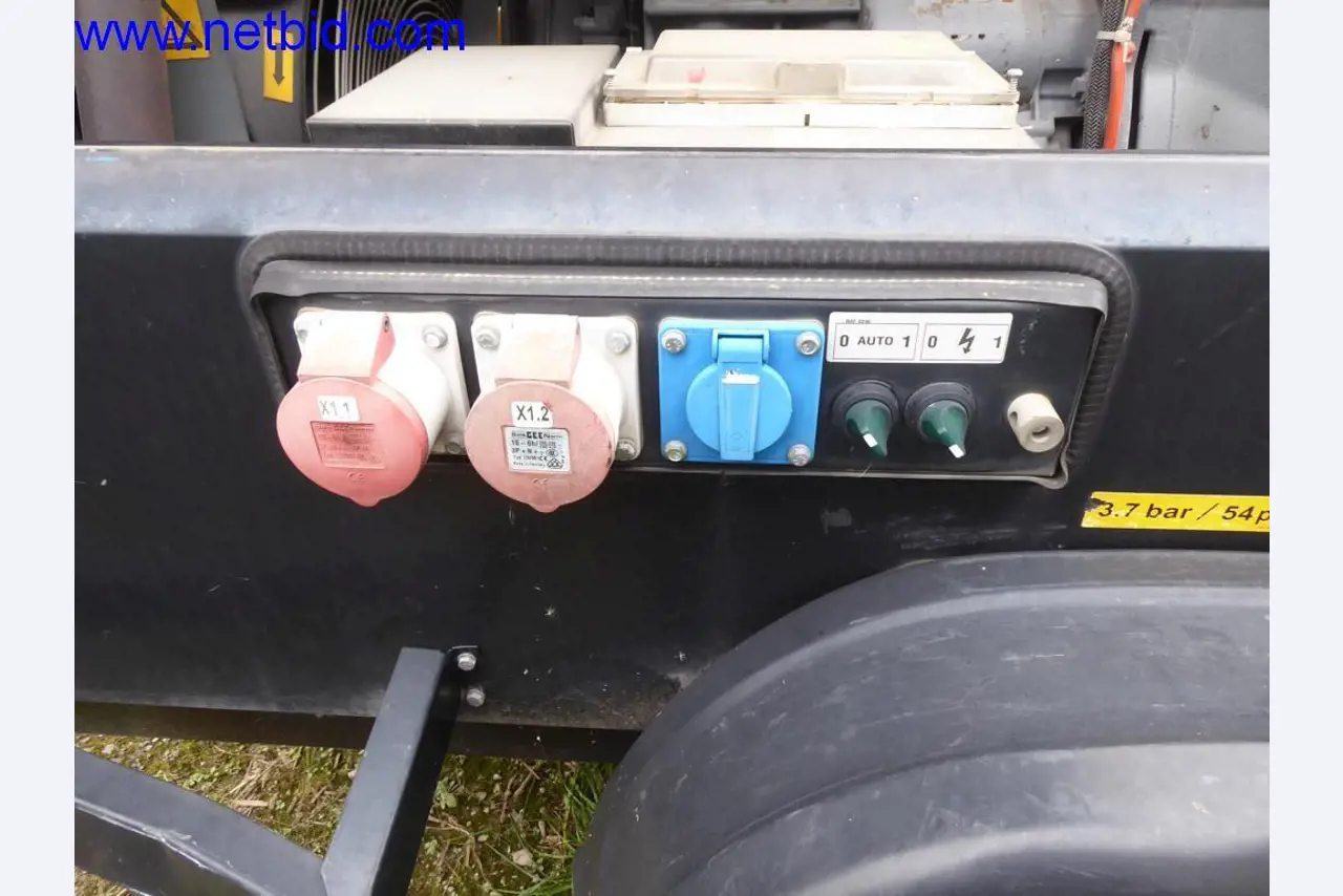 Bouwmachines, voertuigen, kantooruitrusting, kantoorcontainers-12