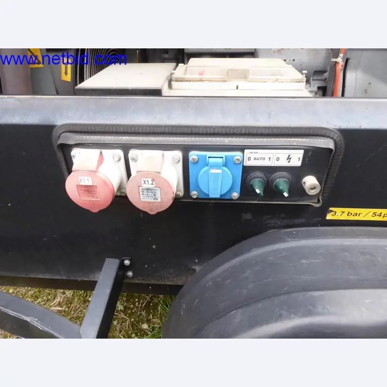 Bouwmachines, voertuigen, kantooruitrusting, kantoorcontainers-12