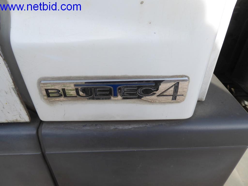 Maszyny budowlane, pojazdy, sprzęt biurowy, kontenery biurowe-23