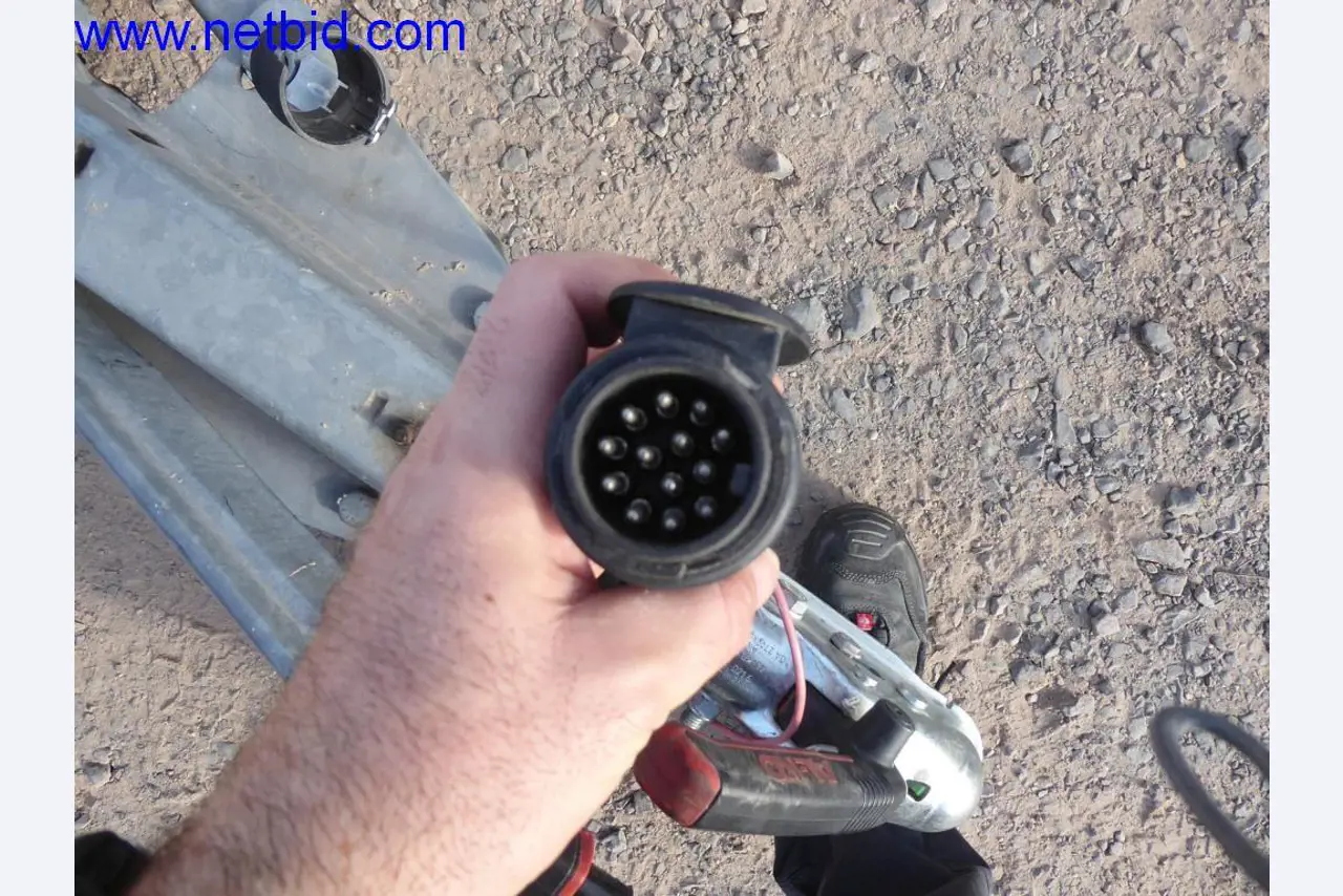 Bouwmachines, voertuigen, kantooruitrusting, kantoorcontainers-8