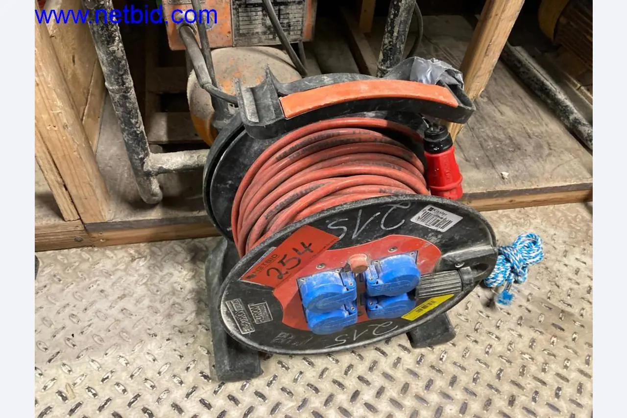 Maszyny budowlane, pojazdy, sprzęt biurowy, kontenery biurowe-2