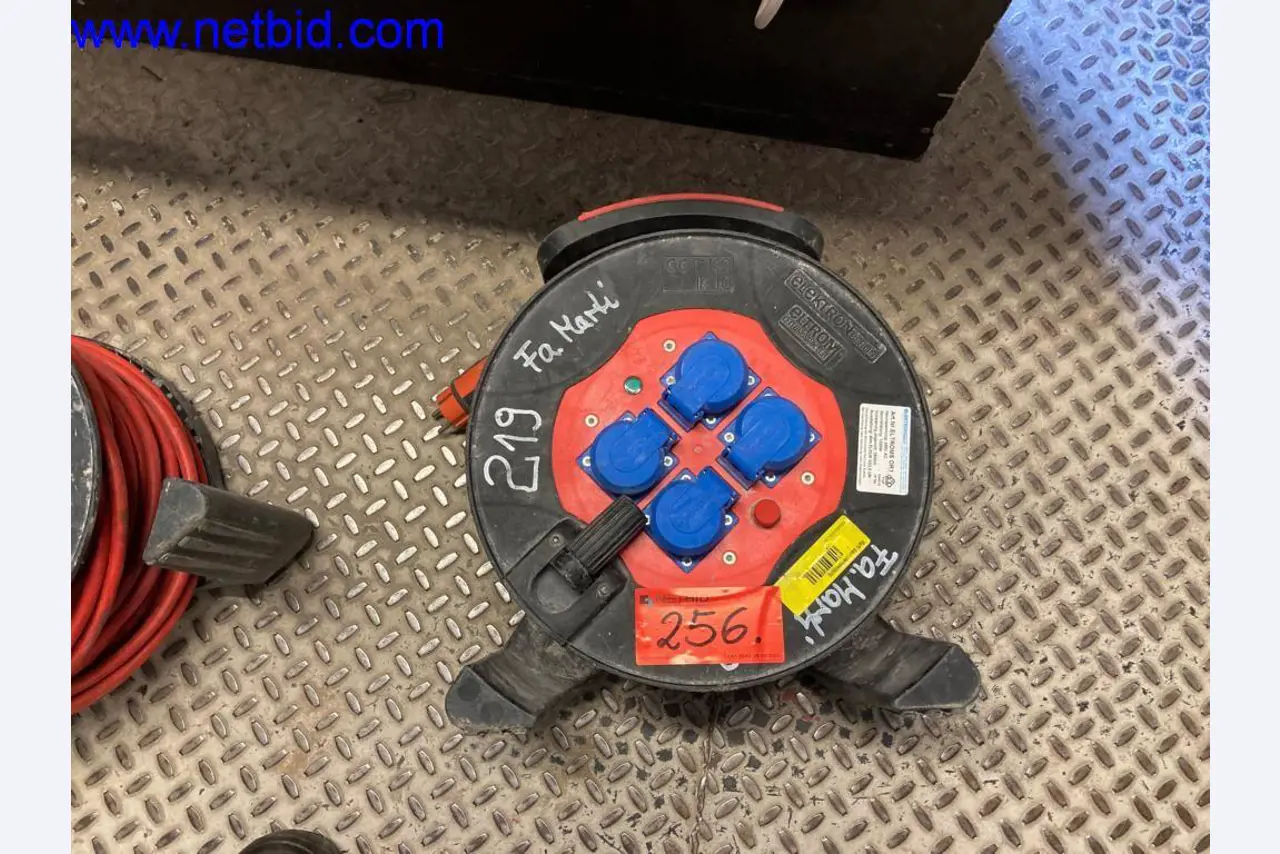 Stavební stroje, vozidla, kancelářské vybavení, kancelářské kontejnery-1