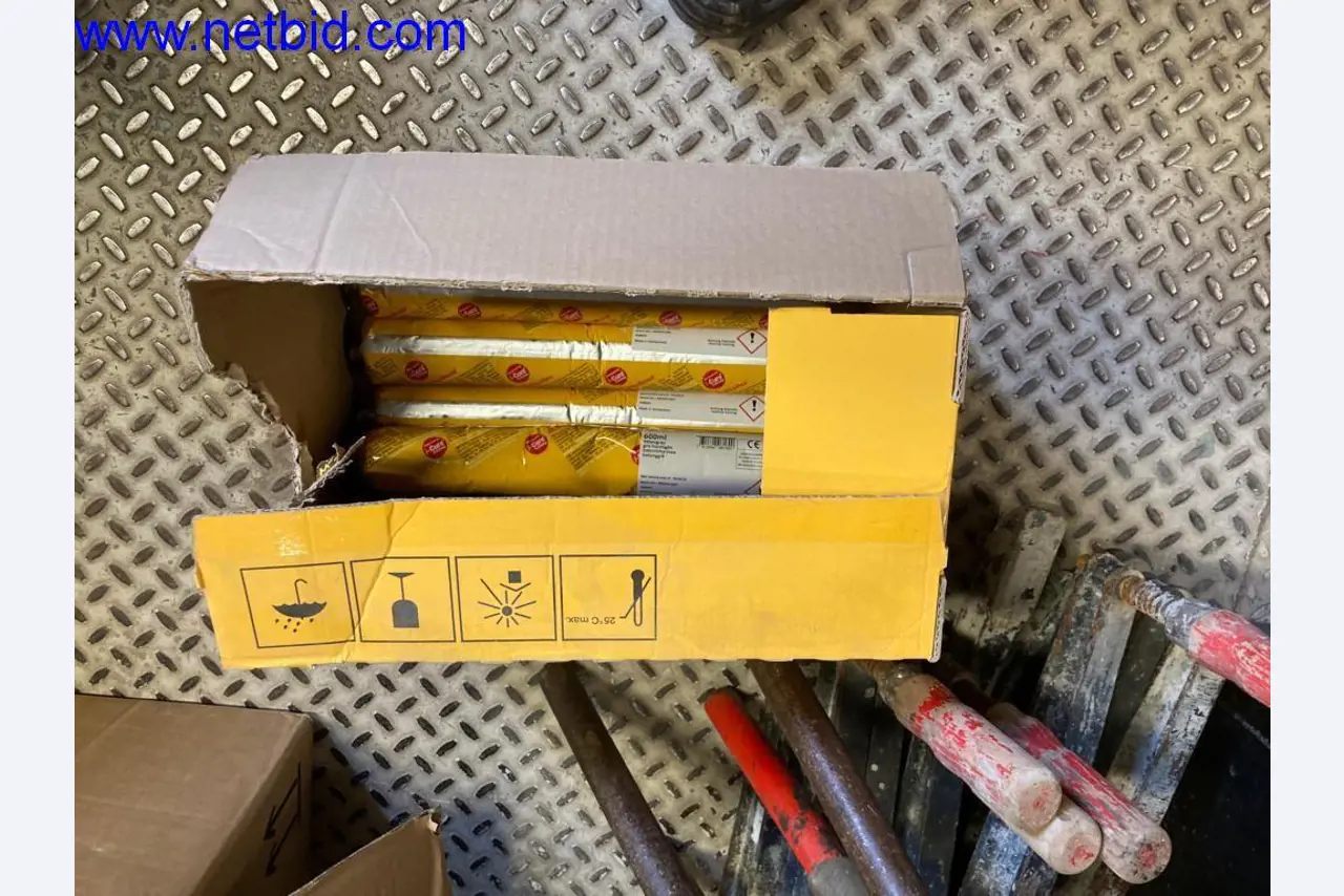 Bouwmachines, voertuigen, kantooruitrusting, kantoorcontainers-12