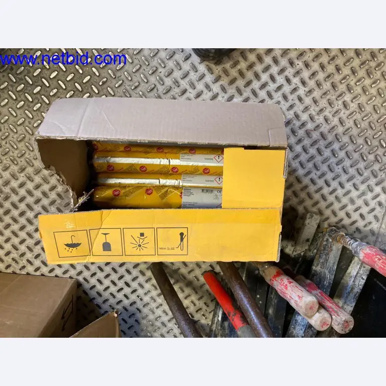 Bouwmachines, voertuigen, kantooruitrusting, kantoorcontainers-12