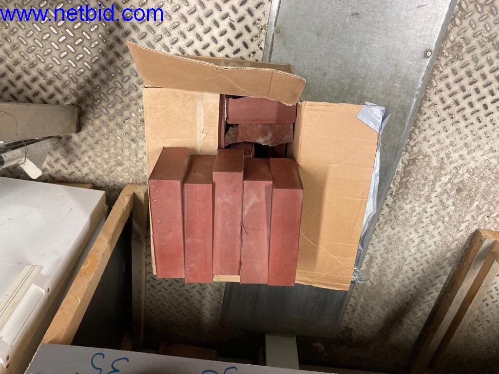 Maszyny budowlane, pojazdy, sprzęt biurowy, kontenery biurowe-13