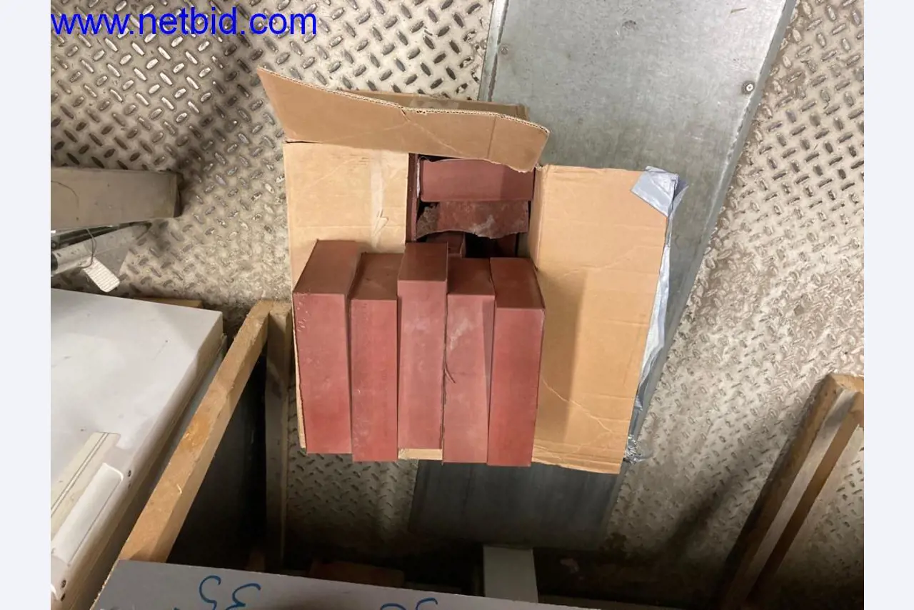 Bouwmachines, voertuigen, kantooruitrusting, kantoorcontainers-13