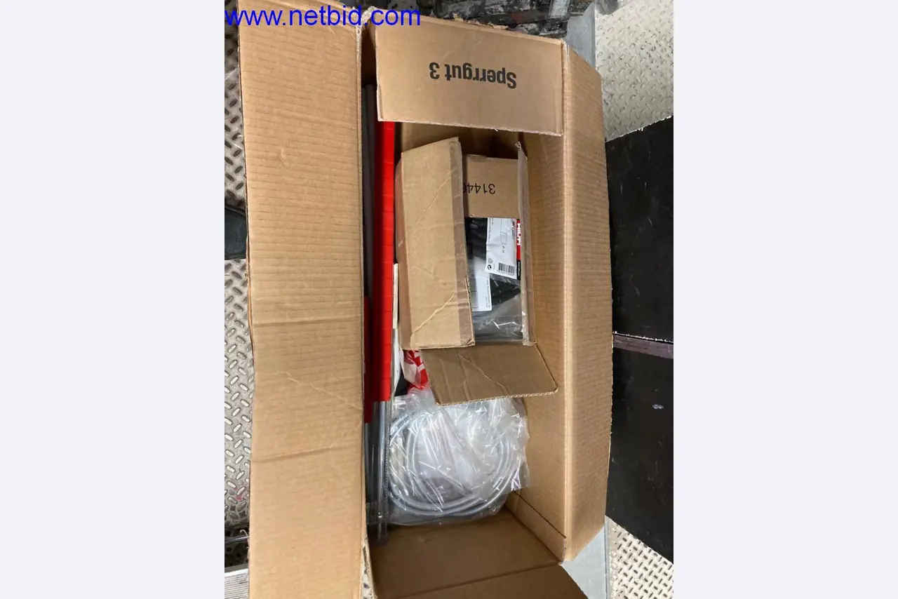 Bouwmachines, voertuigen, kantooruitrusting, kantoorcontainers-9