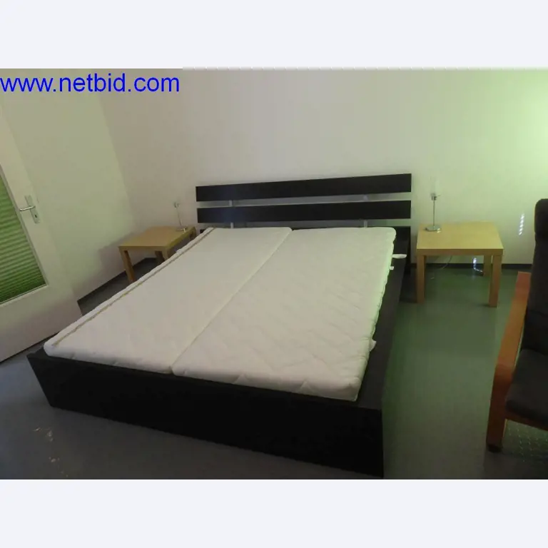 Maszyny budowlane, pojazdy, sprzęt biurowy, kontenery biurowe-1