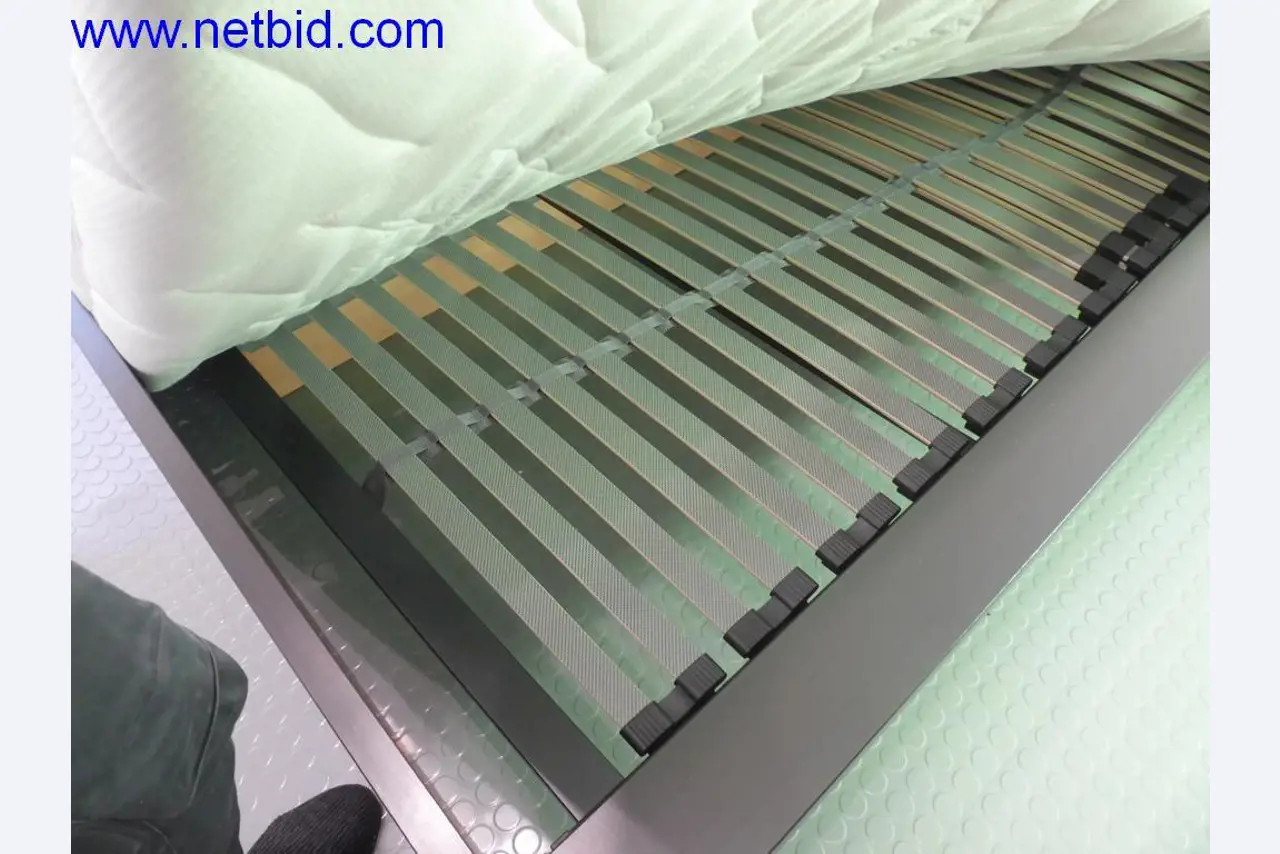 Maszyny budowlane, pojazdy, sprzęt biurowy, kontenery biurowe-3