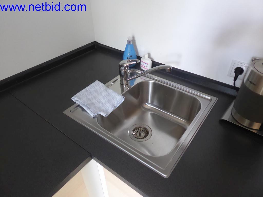 Stavební stroje, vozidla, kancelářské vybavení, kancelářské kontejnery-2