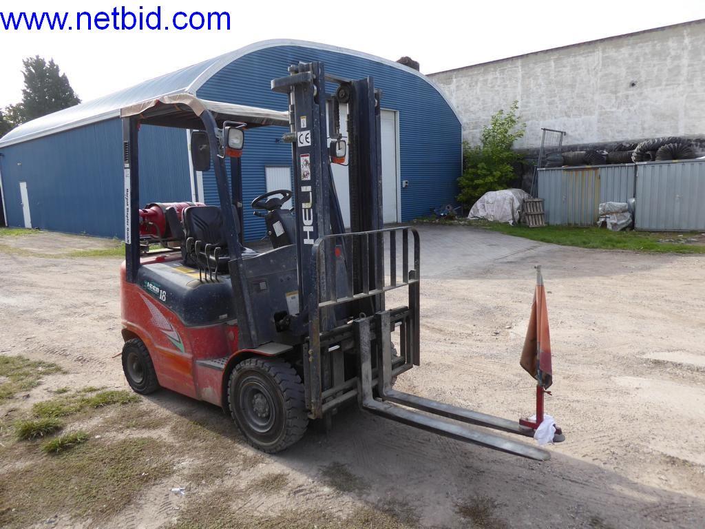 Maszyny budowlane, pojazdy, sprzęt biurowy, kontenery biurowe-2