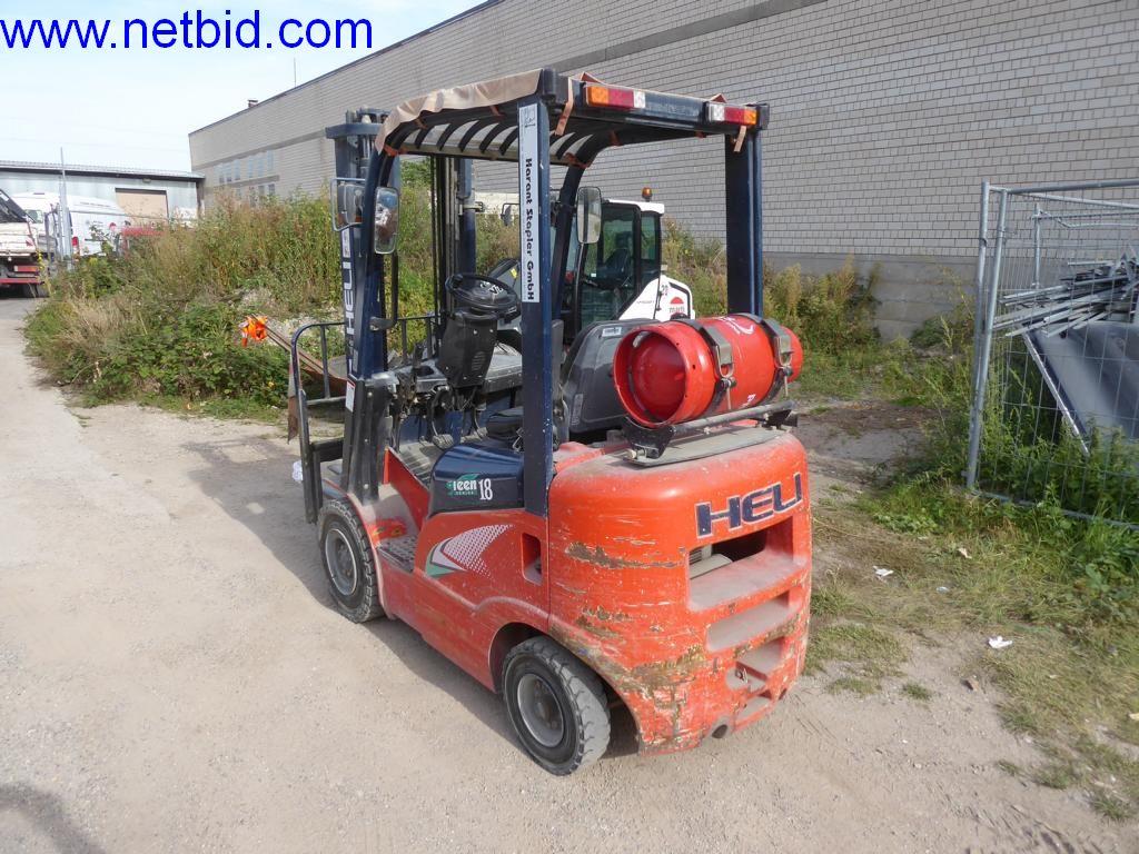 Maszyny budowlane, pojazdy, sprzęt biurowy, kontenery biurowe-4