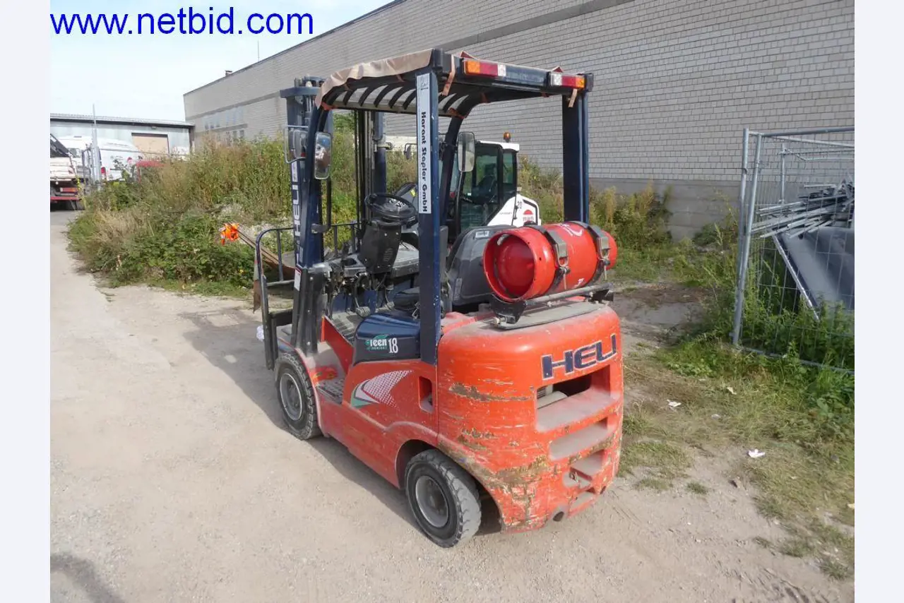 Bouwmachines, voertuigen, kantooruitrusting, kantoorcontainers-4