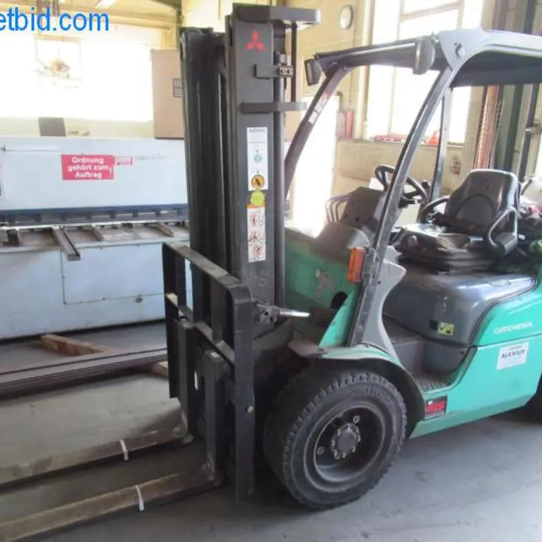 LPG forklift trucks ATTENTION: Release in coordination possibly not until 15.05.2022 Mitsubishi FG30N