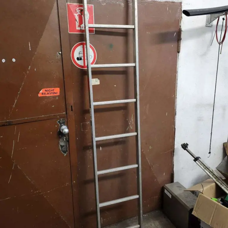 Aluminum extension ladder