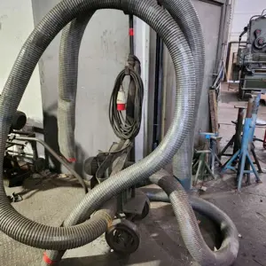 Welding fume extractor