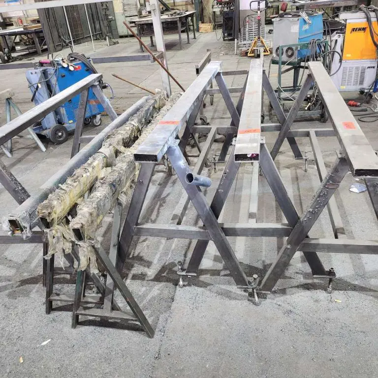 7 Metal trestles