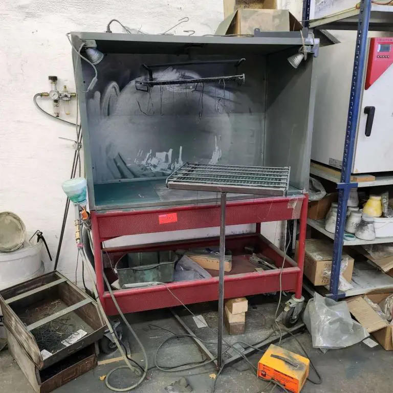 Blast cabinet