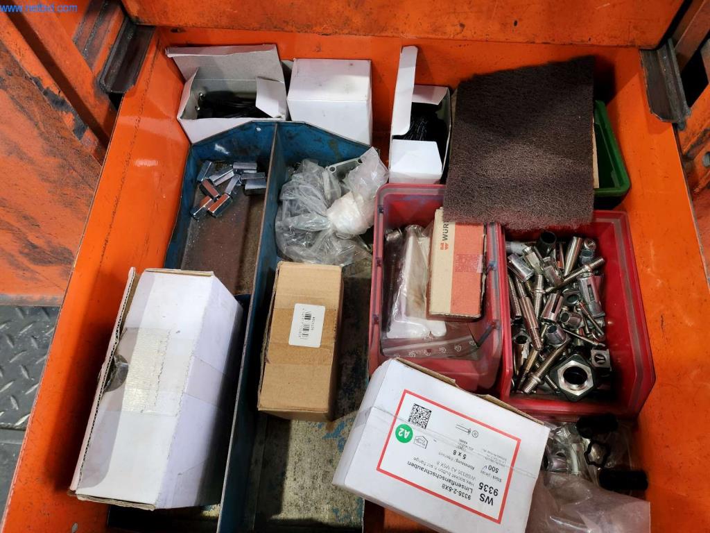 Provozní a obchodní vybavení-4