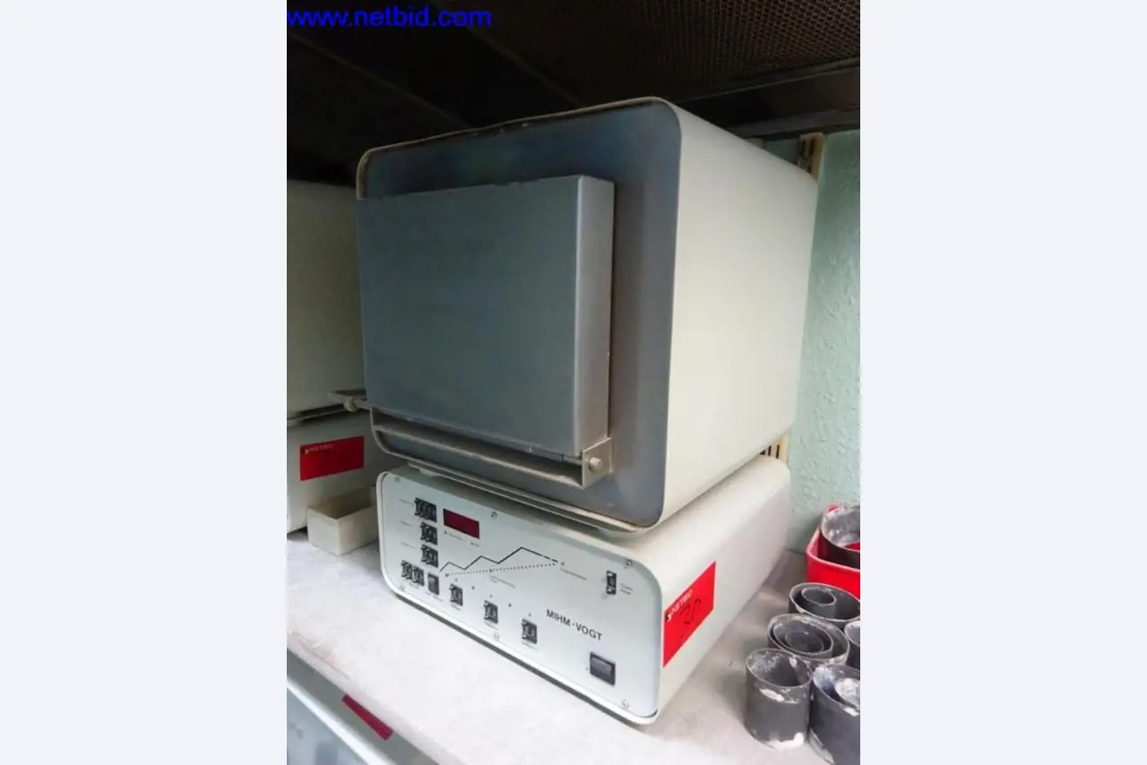 Laboratorní vybavení-1