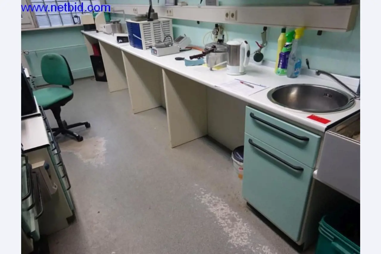 Laboratorní vybavení-1