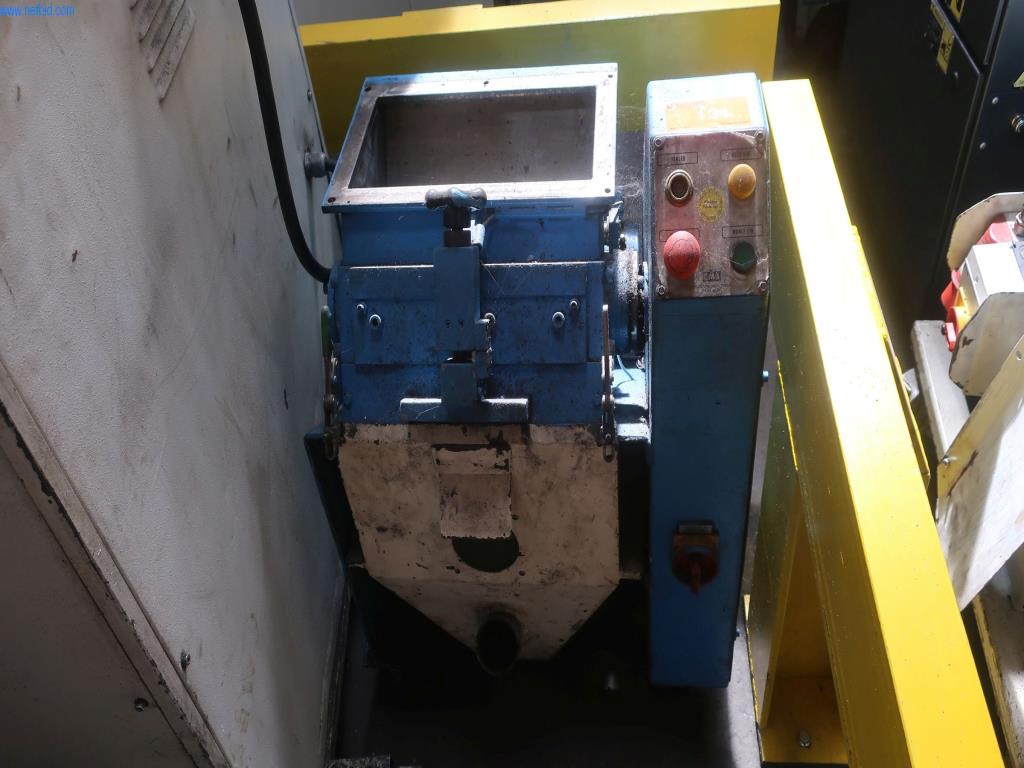 Máquinas y equipos técnicos en el ámbito del moldeo por inyección de plásticos (1600 - 23000 kN)-1