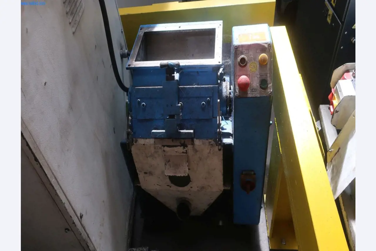 Máquinas y equipos técnicos en el ámbito del moldeo por inyección de plásticos (1600 - 23000 kN)-1