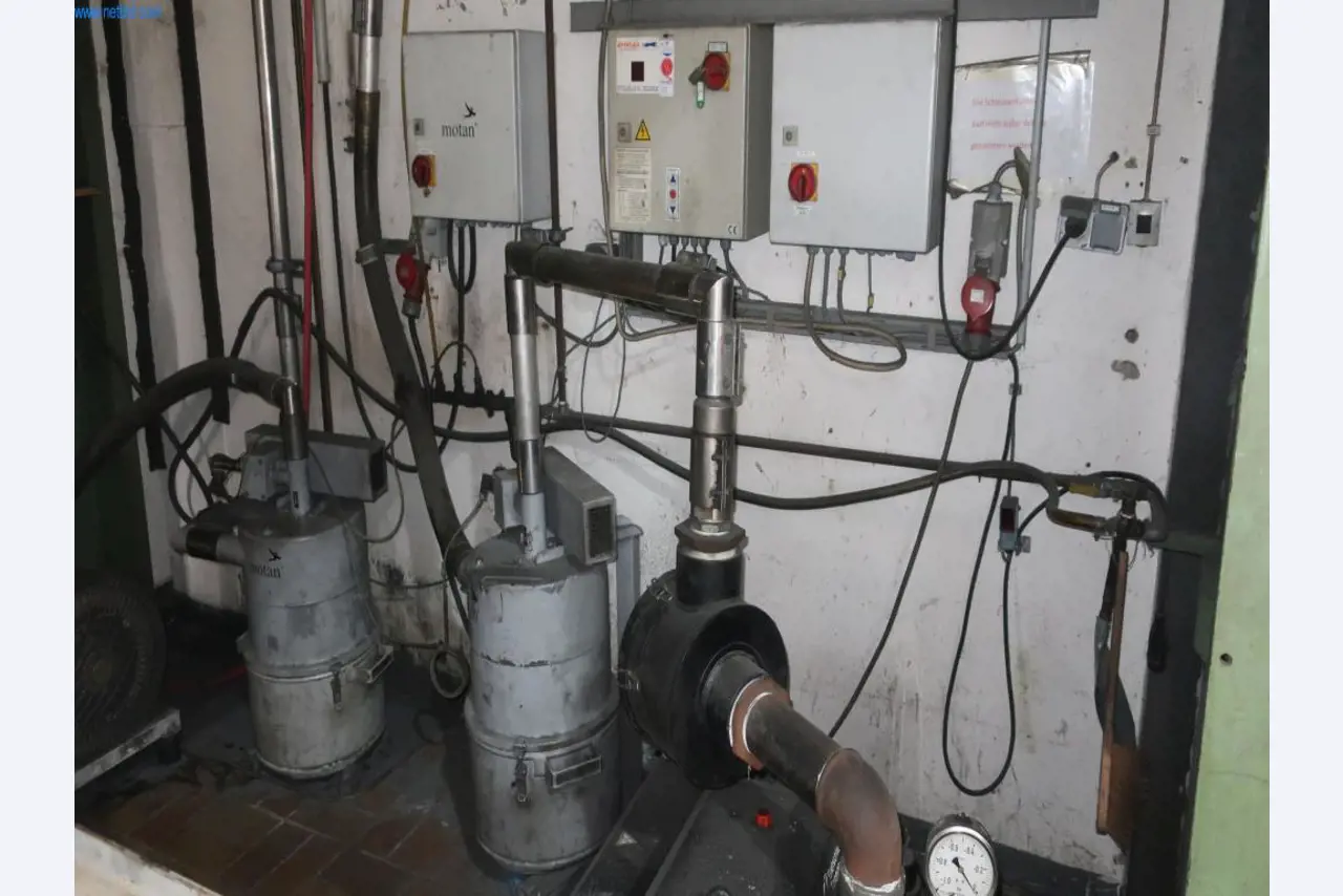 Máquinas y equipos técnicos en el ámbito del moldeo por inyección de plásticos (1600 - 23000 kN)-1