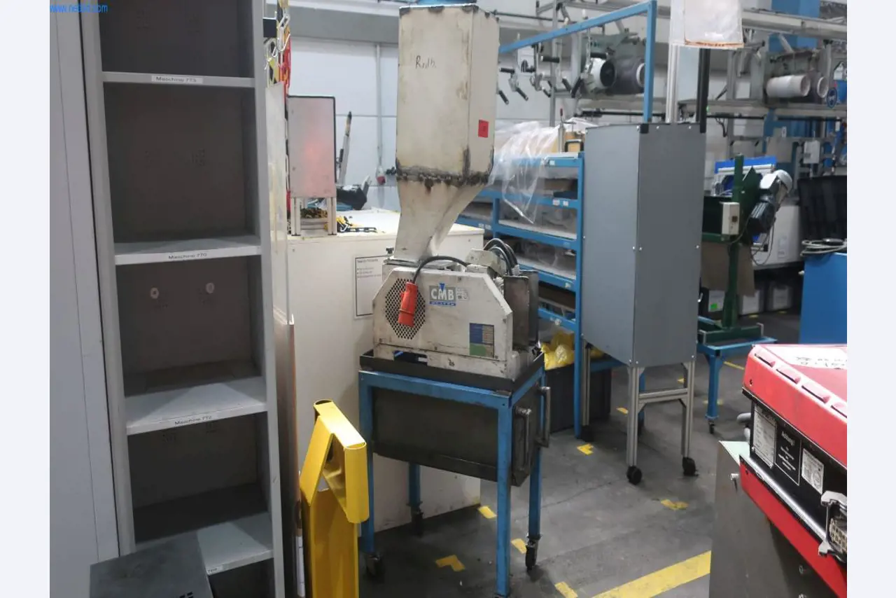 Máquinas y equipos técnicos en el ámbito del moldeo por inyección de plásticos (1600 - 23000 kN)-1