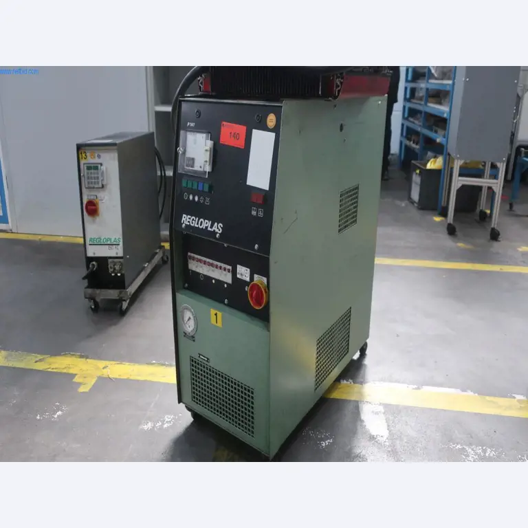 Máquinas y equipos técnicos en el ámbito del moldeo por inyección de plásticos (1600 - 23000 kN)-1