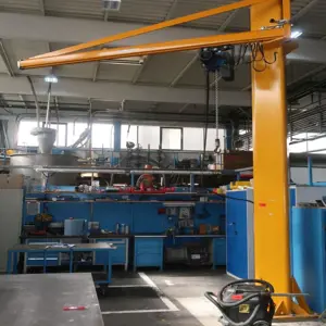 Column-mounted slewing crane Demag